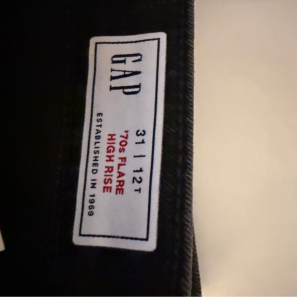 GAP Curvy High Rise '70s Flare Jeans - NWT (31 Tall) - Picture 4 of 6